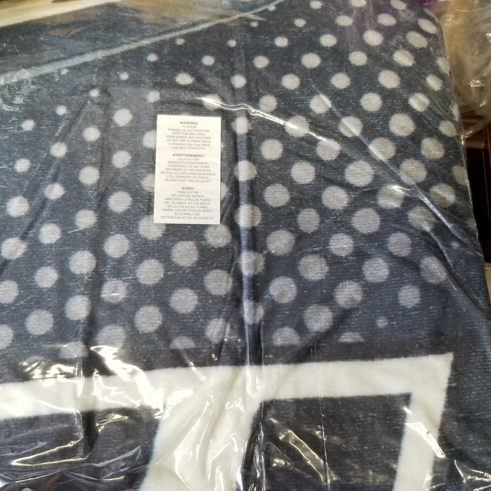 L.A. Rams Silk Touch Throw ( 60x80) NEW